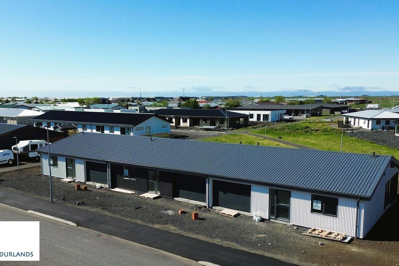 Núpahraun 10, nýtt miðjuraðh m skúr