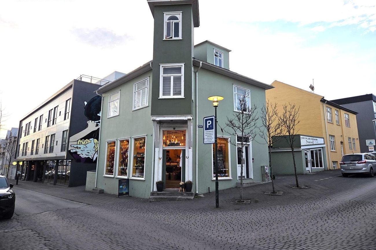 Laugavegur 64