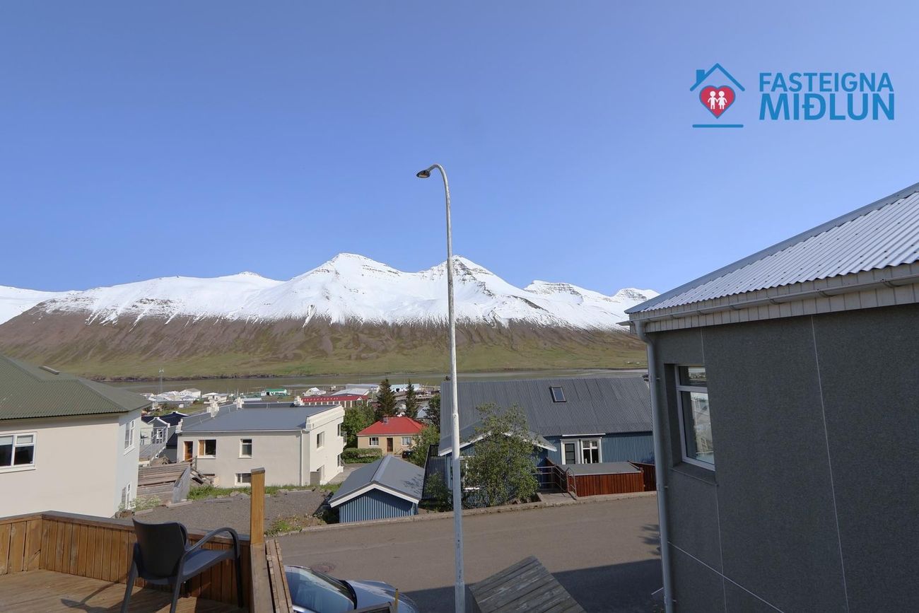 Hávegur 8