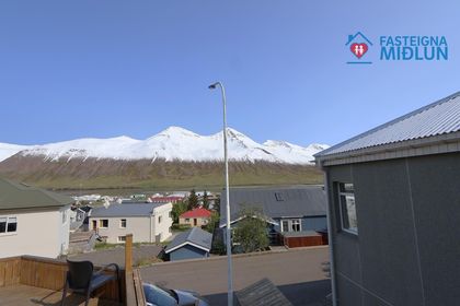 Hávegur 8