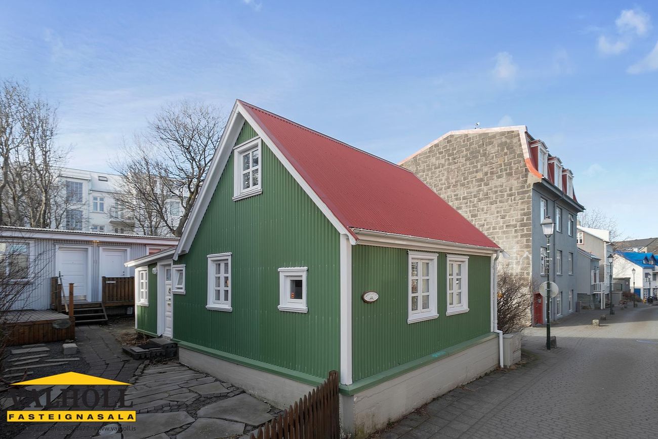 Mjóstræti 10A og B