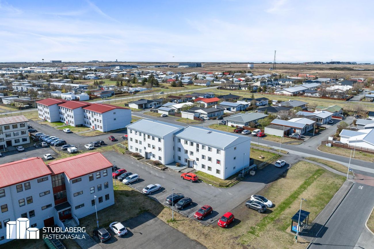 Heiðarból 10
