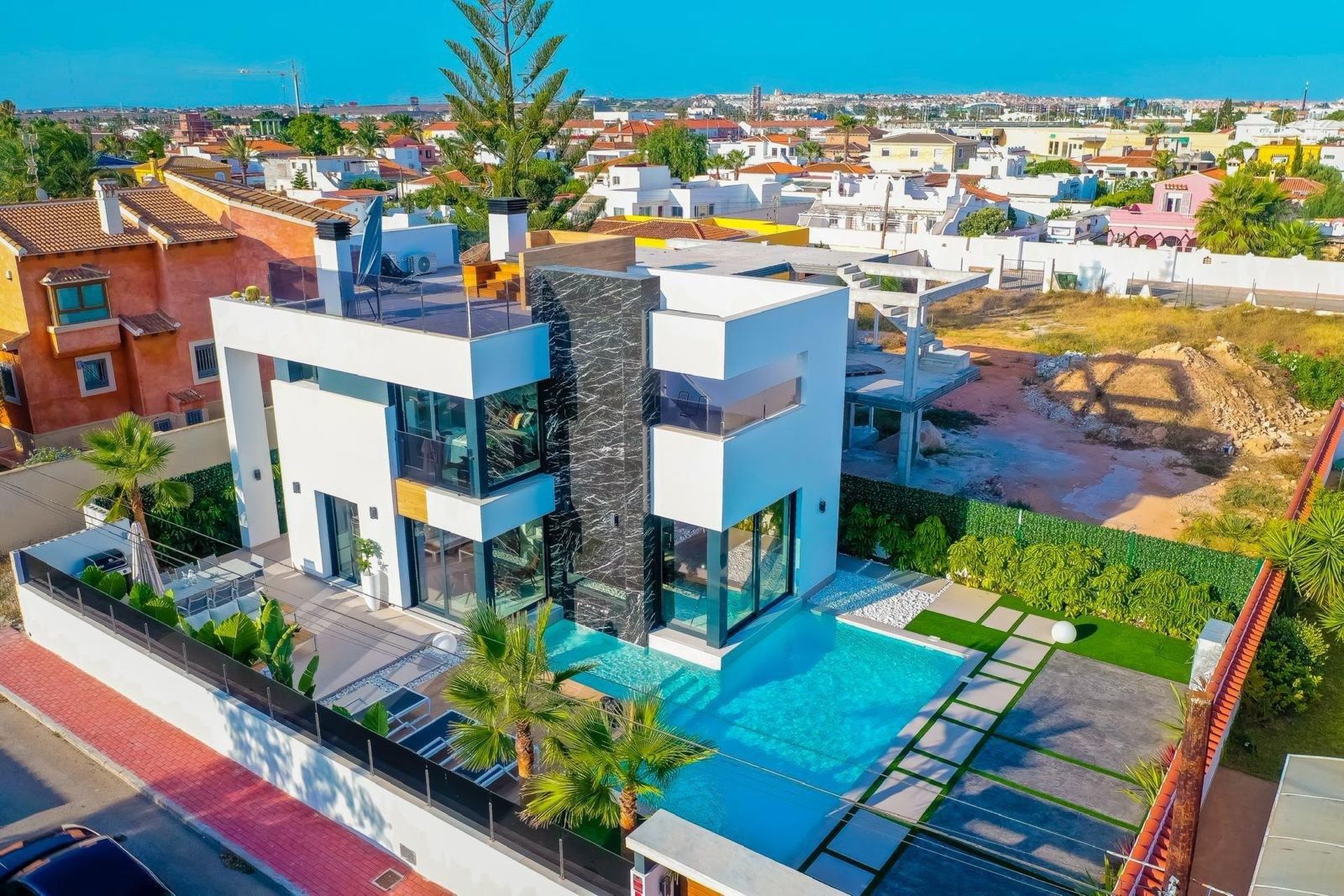 Spánarheimili kynnir - Torrevieja