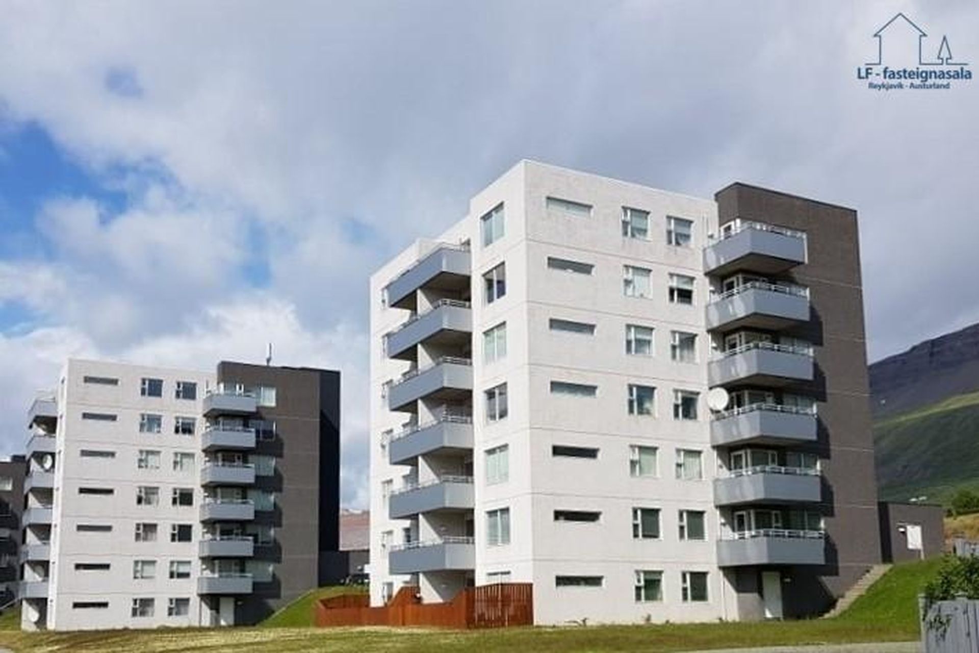 Melgerði 9 **laus** INNBÚ FYLGIR