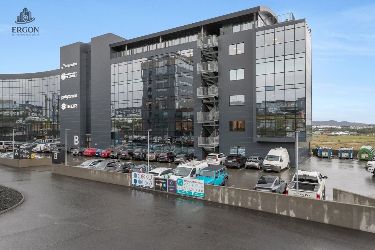Urðarhvarf 8