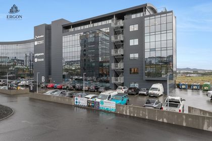 Urðarhvarf 8