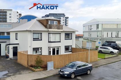 Stekkjarholt 17