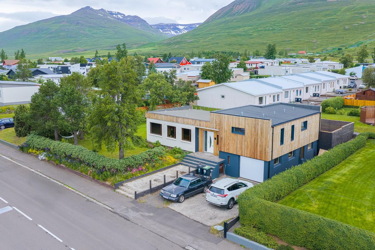Svarfaðarbraut 12