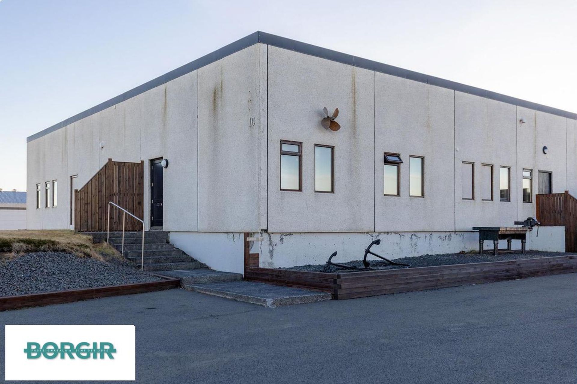 Iðndalur 10