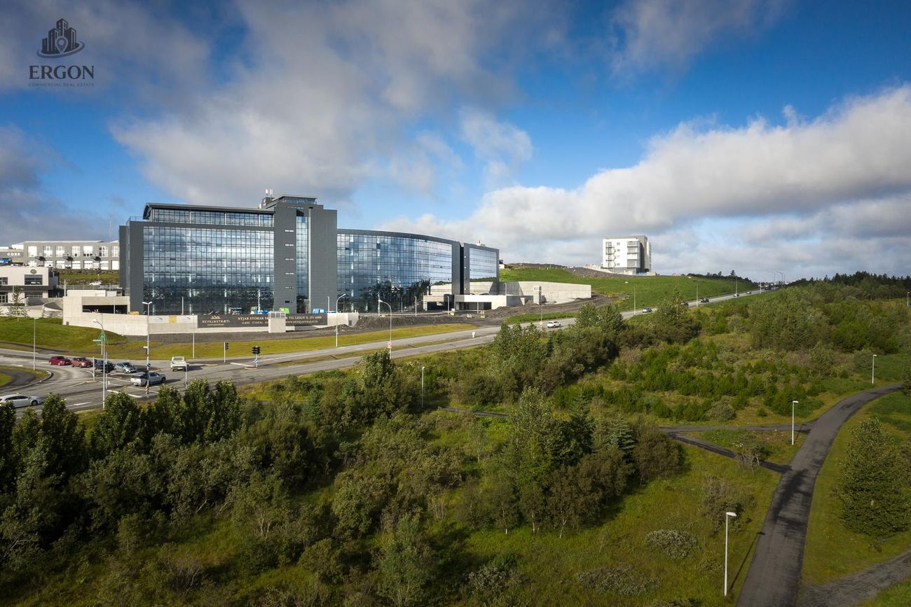 Urðarhvarf 8
