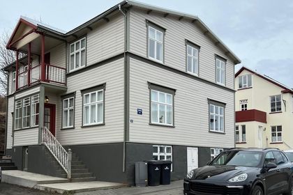 Aðalstræti 10