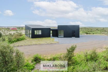 Höfuðból 205