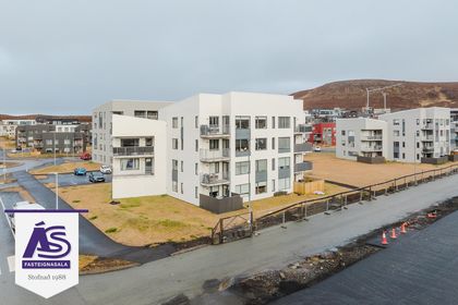 Hádegisskarð 2