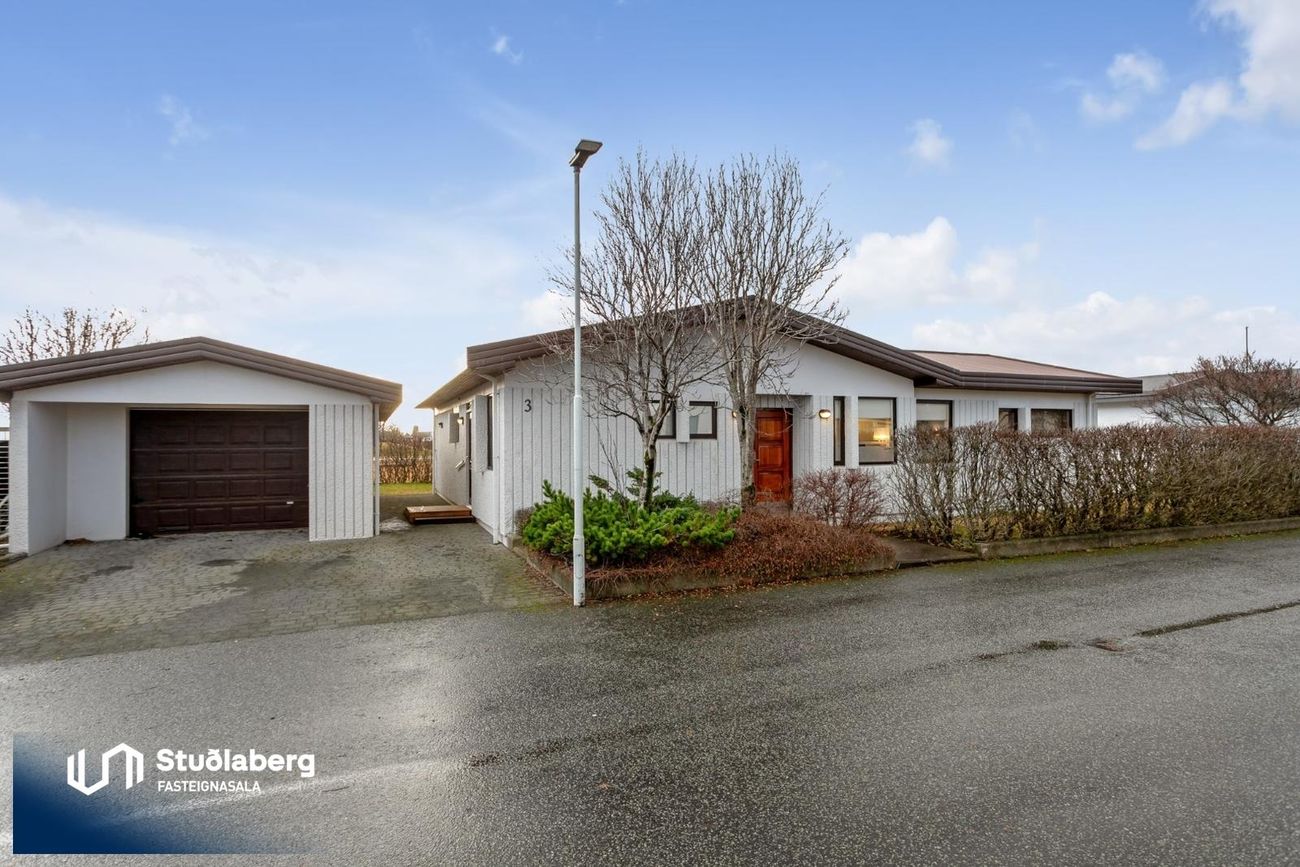 Heiðarból 3