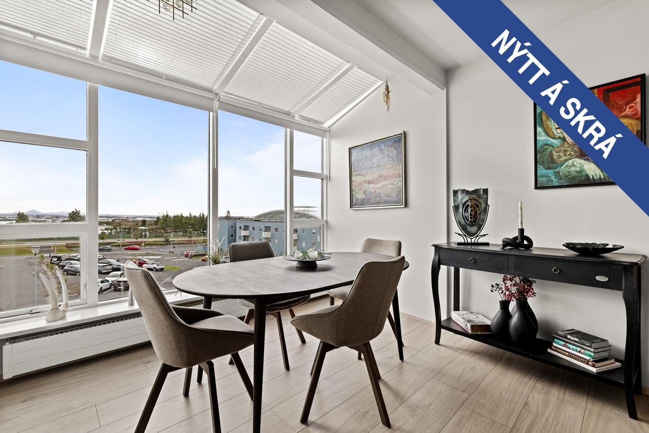 Kirkjulundur 8