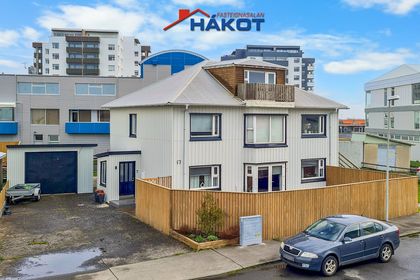 Stekkjarholt 17