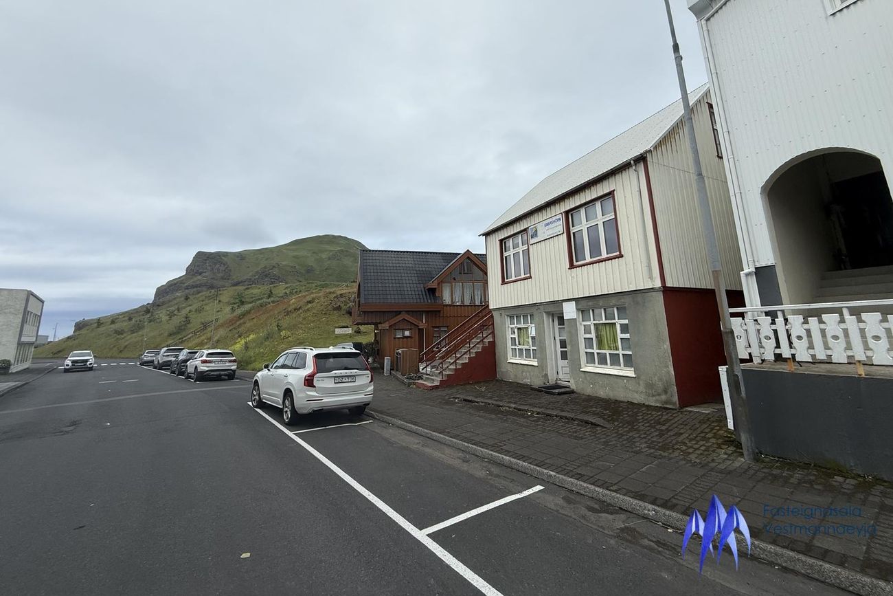 Kirkjuvegur 15