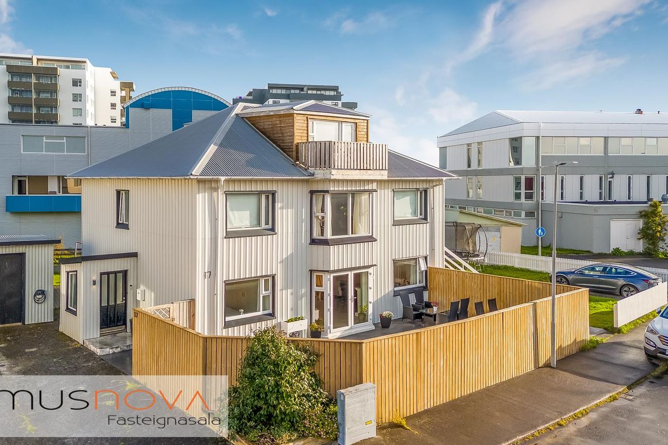 Stekkjarholt 17