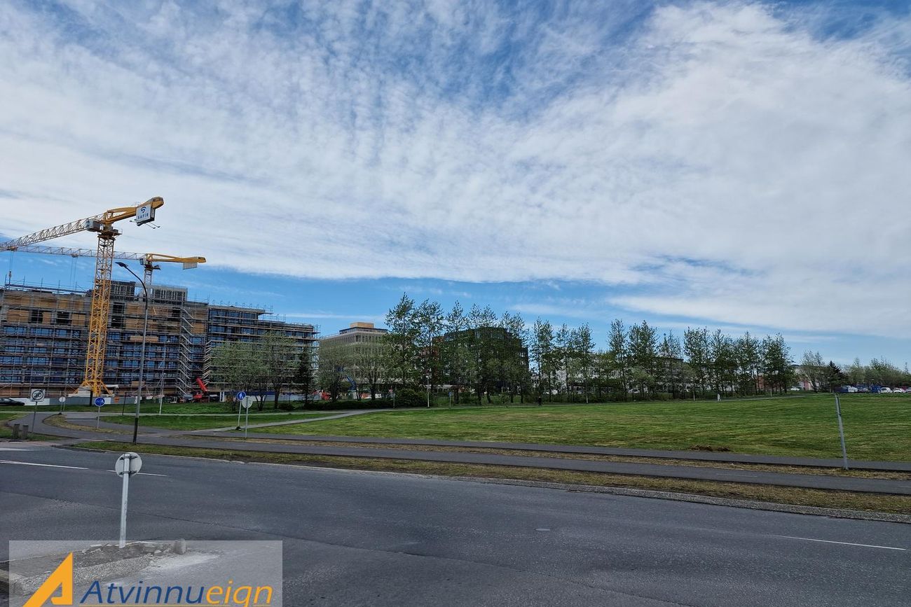Verslunarhúsnæði í Múlunum