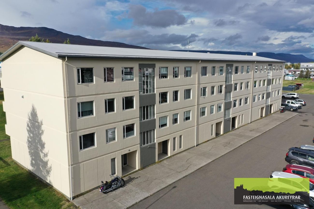 Tjarnarlundur 8