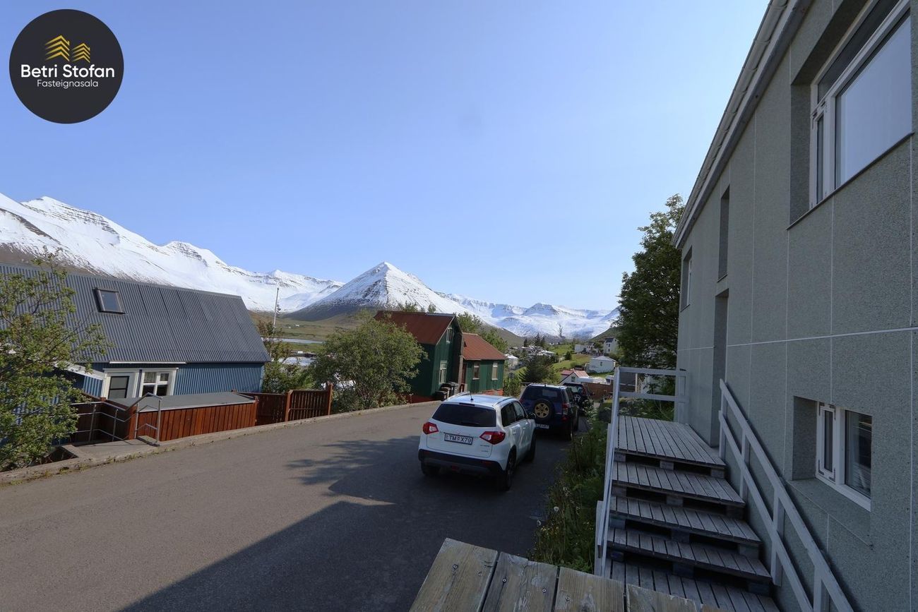 Hávegur 8