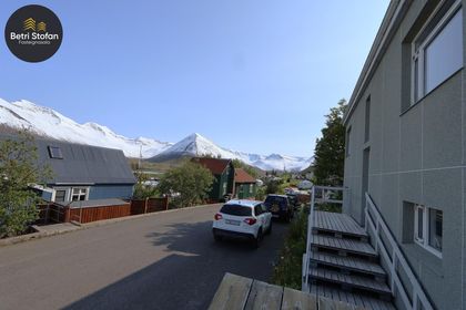 Hávegur 8