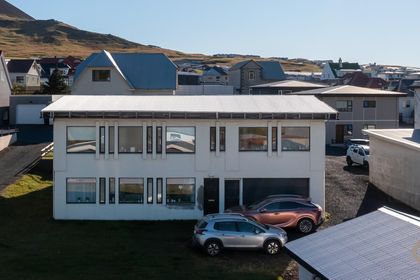 Kirkjubæjarbraut 1