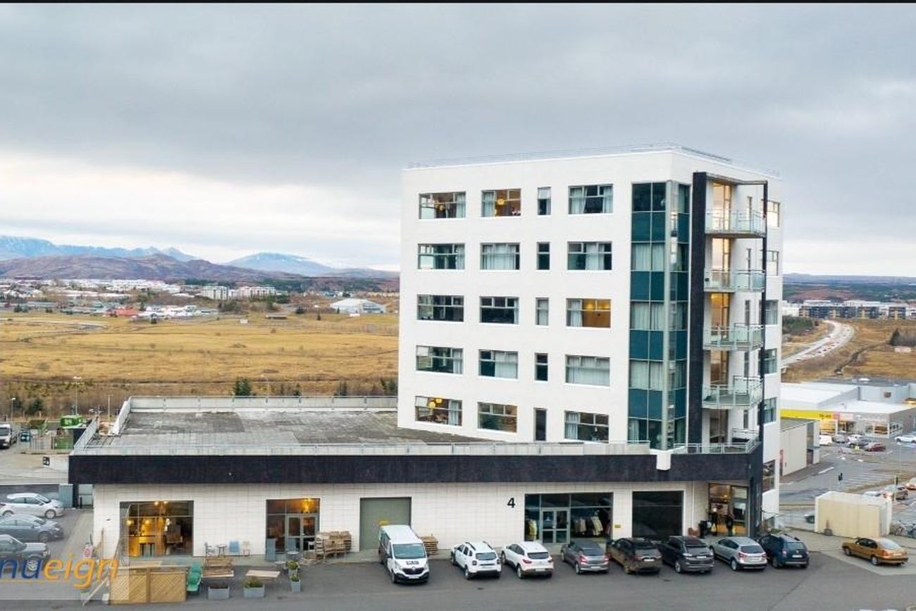 Urðarhvarf 4