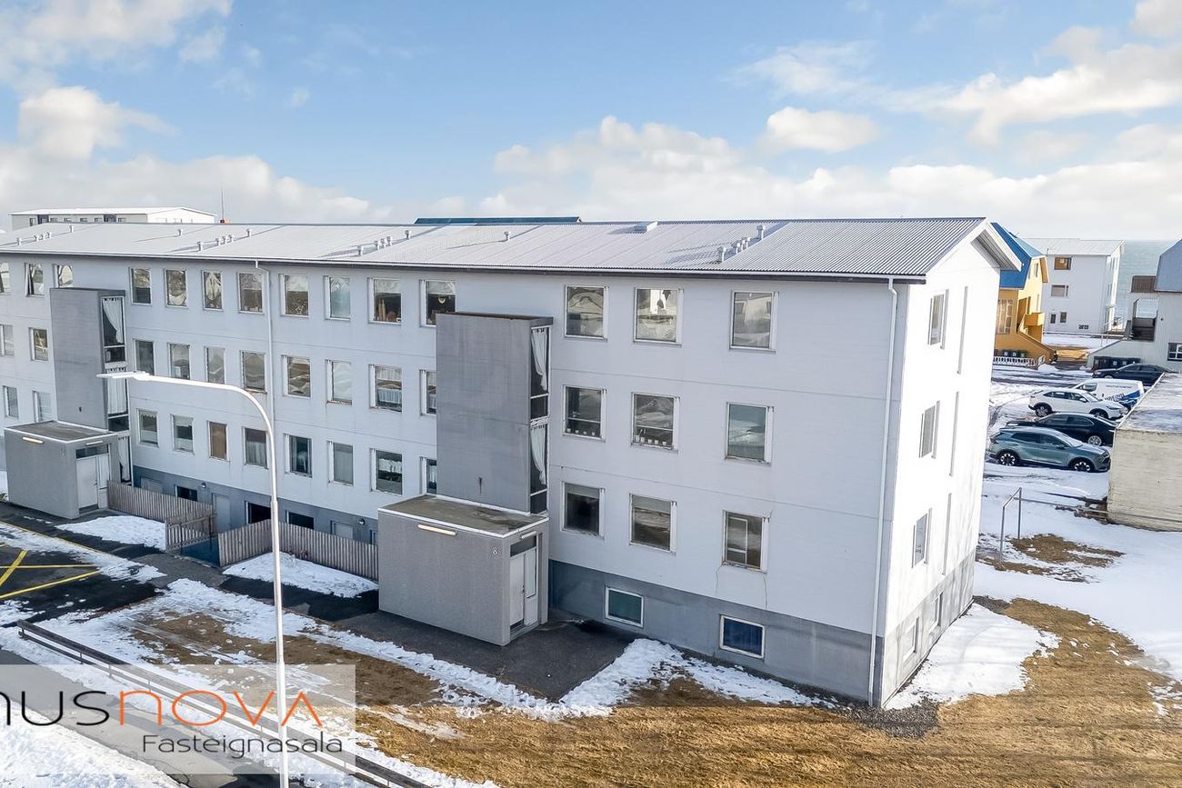Garðabraut 8
