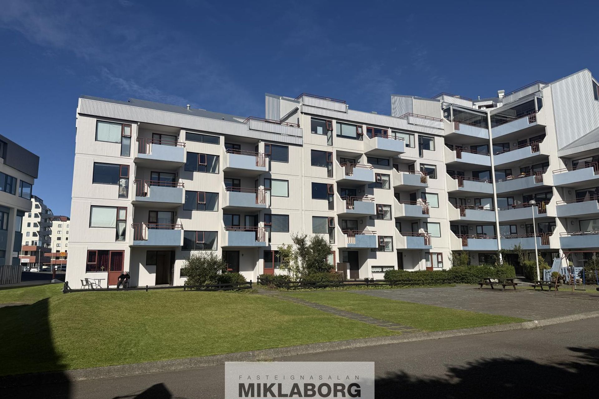 Eiðistorg 9