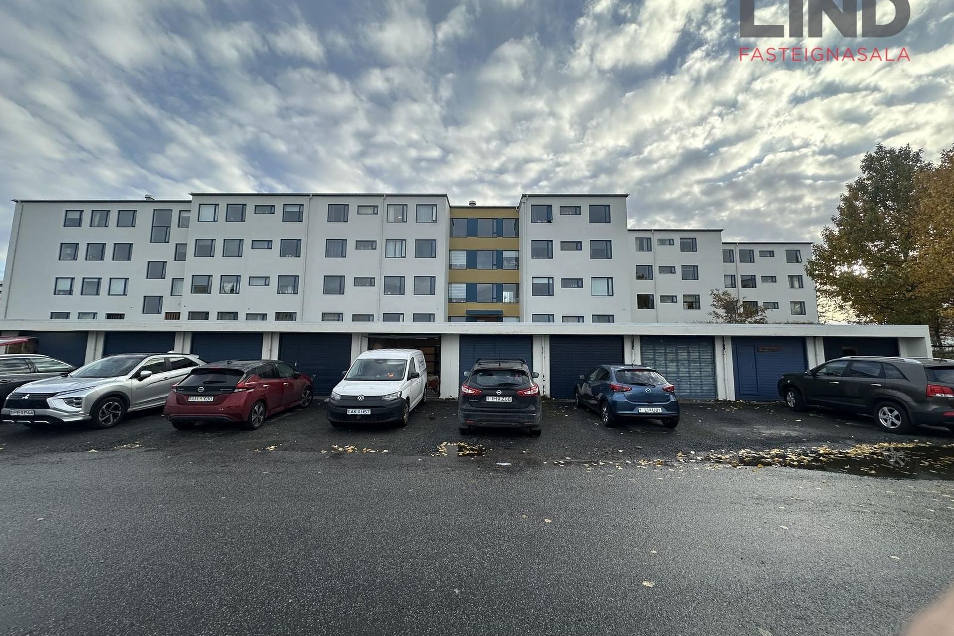 Breiðvangur 8