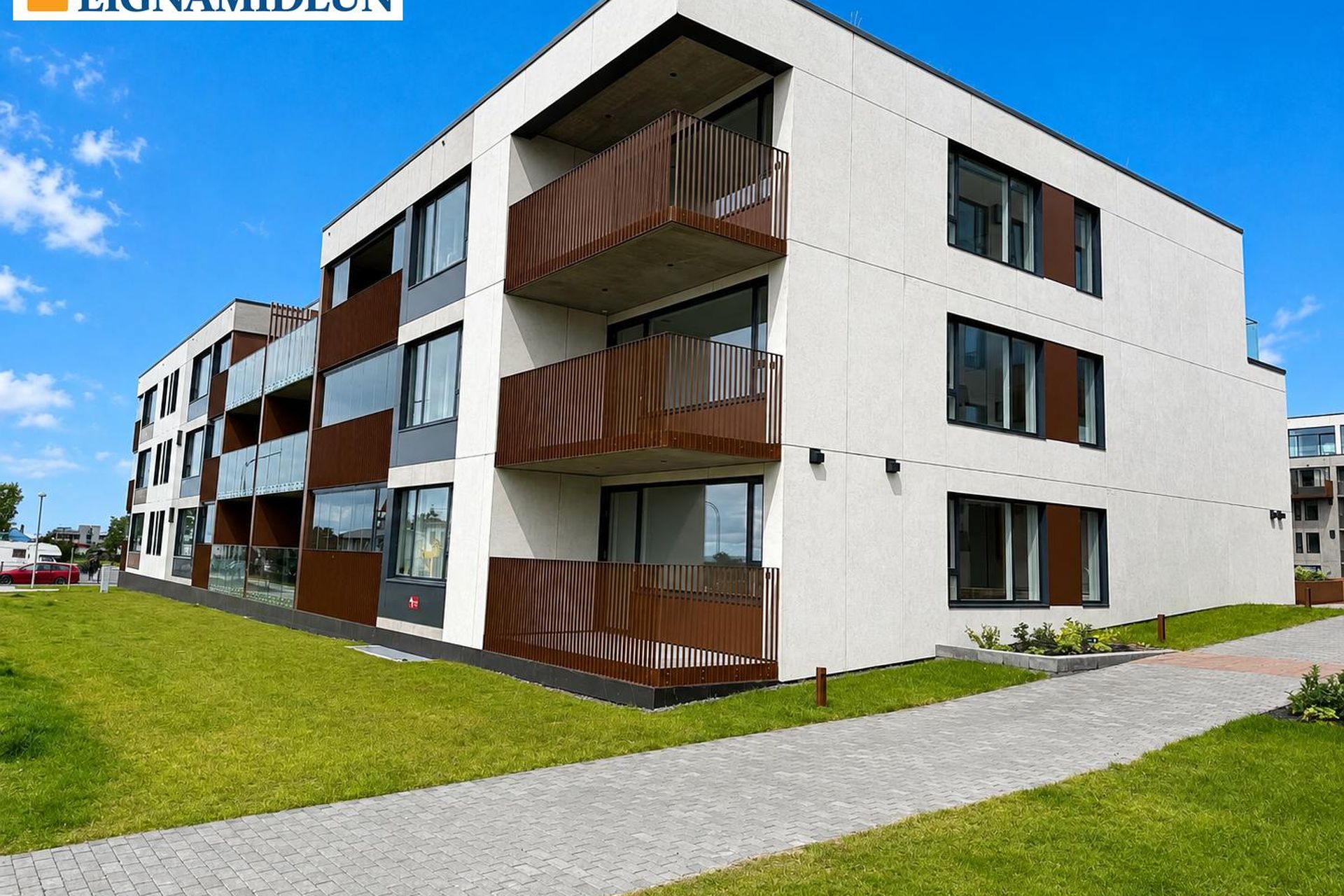 Skólatröð 2