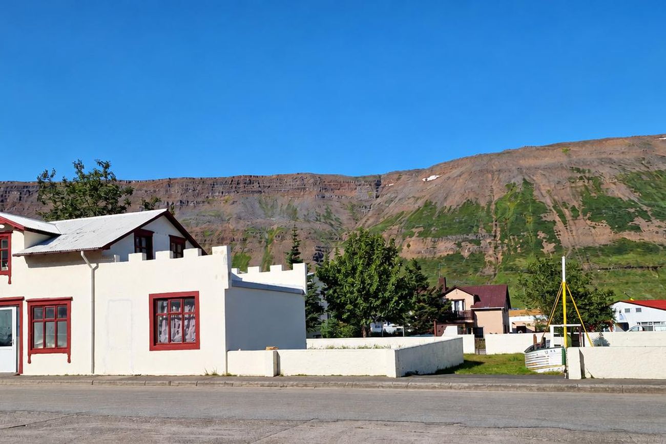 Aðalgata 8