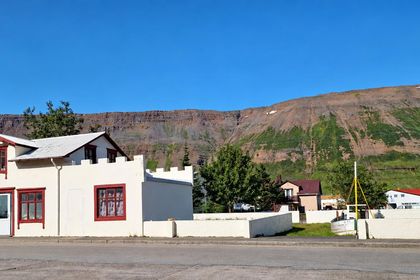 Aðalgata 8