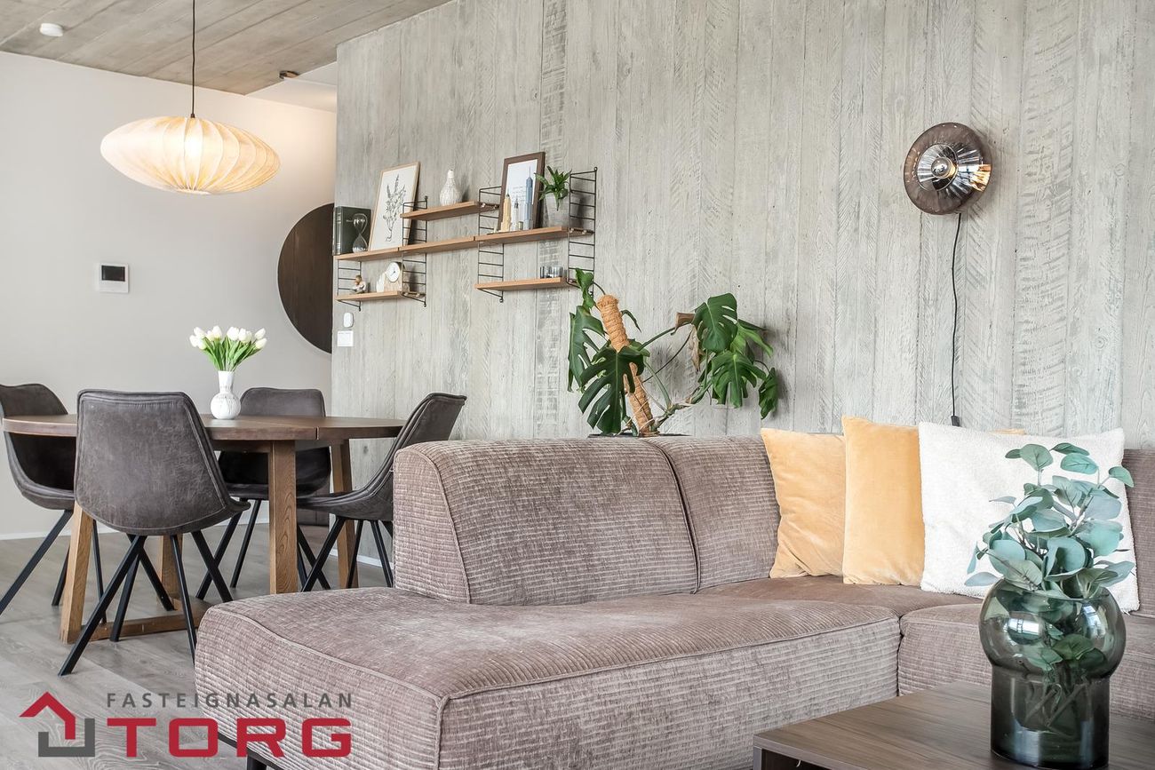 Urðarbrunnur  54
