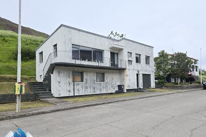 Aðalgata 49
