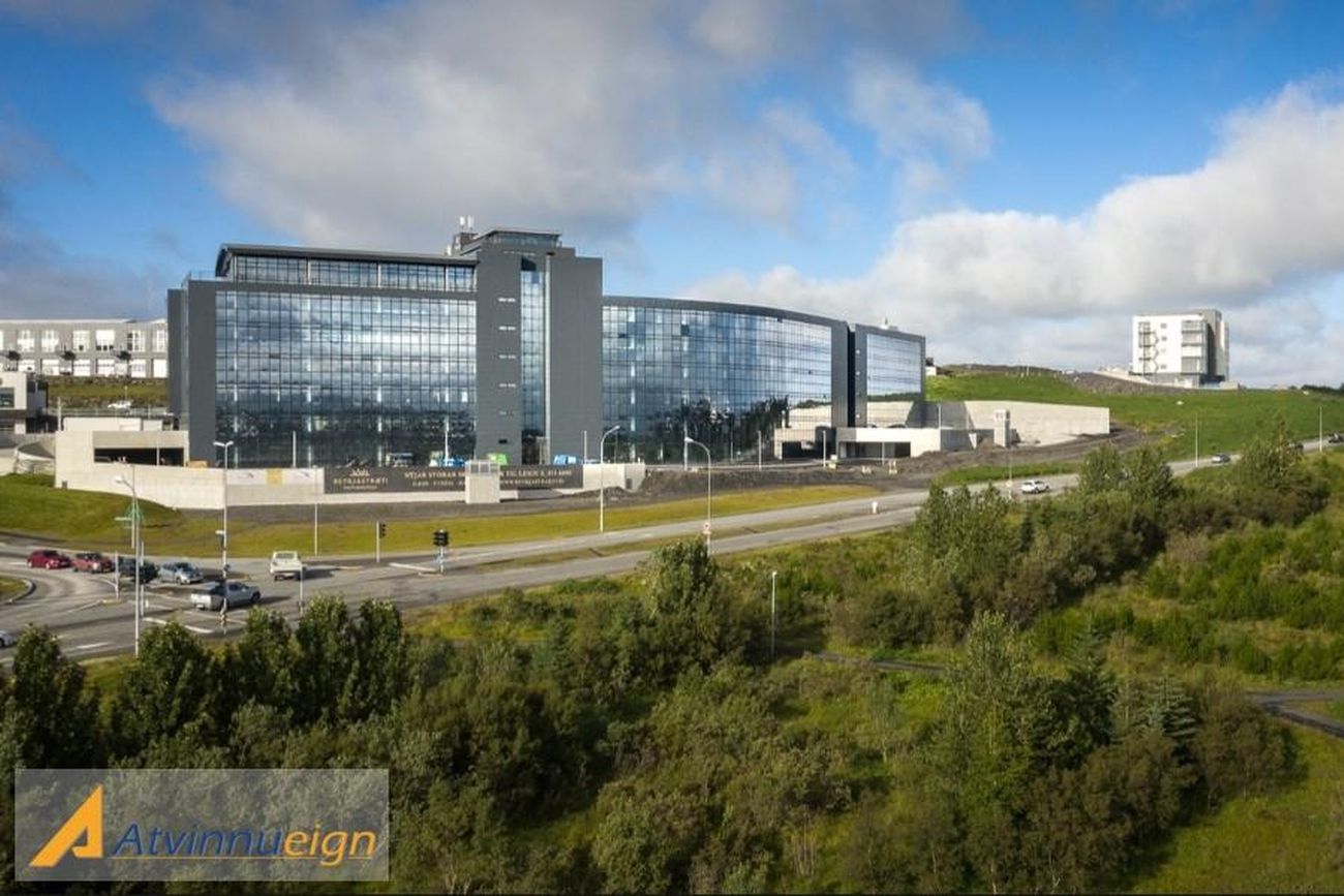 Urðarhvarf 8