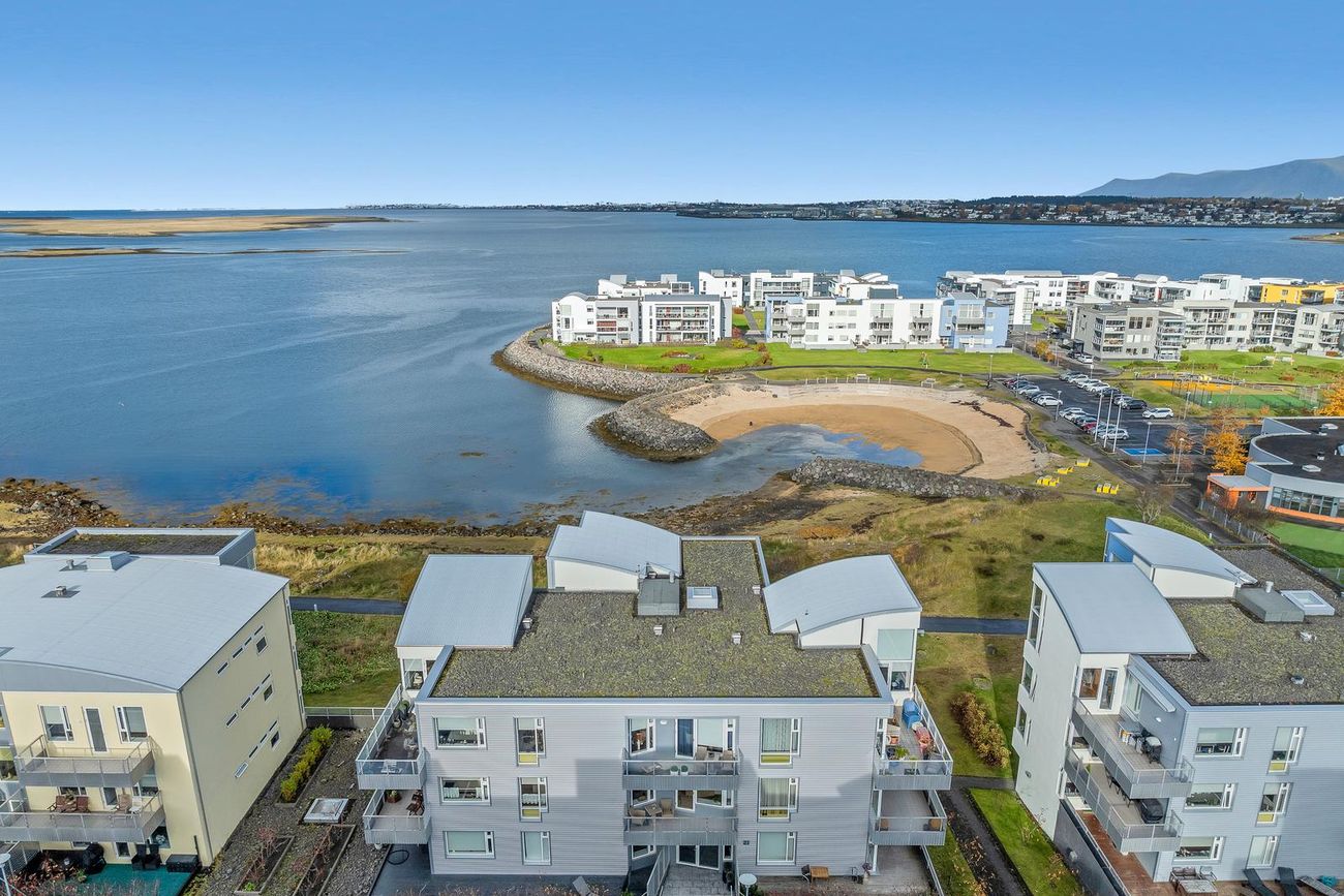 Strandvegur 21